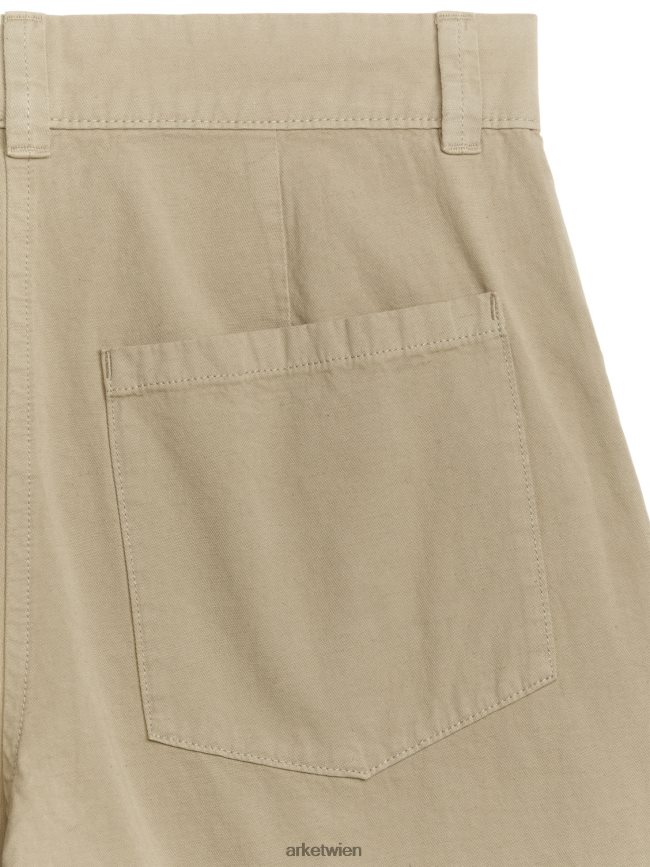 ARKET Kurz geschnittene Chinohose aus Baumwollleinen Beige Frauen 8RF08T193 Kleidung