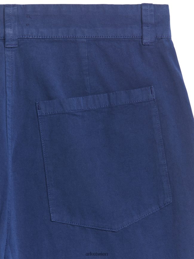 ARKET Kurz geschnittene Chinohose aus Baumwollleinen Blau Frauen 8RF08T192 Kleidung
