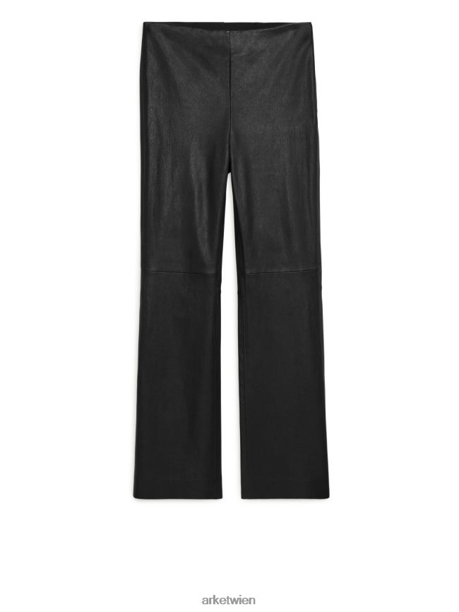 ARKET Kurze Hose aus Stretch-Leder Schwarz Frauen 8RF08T226 Kleidung
