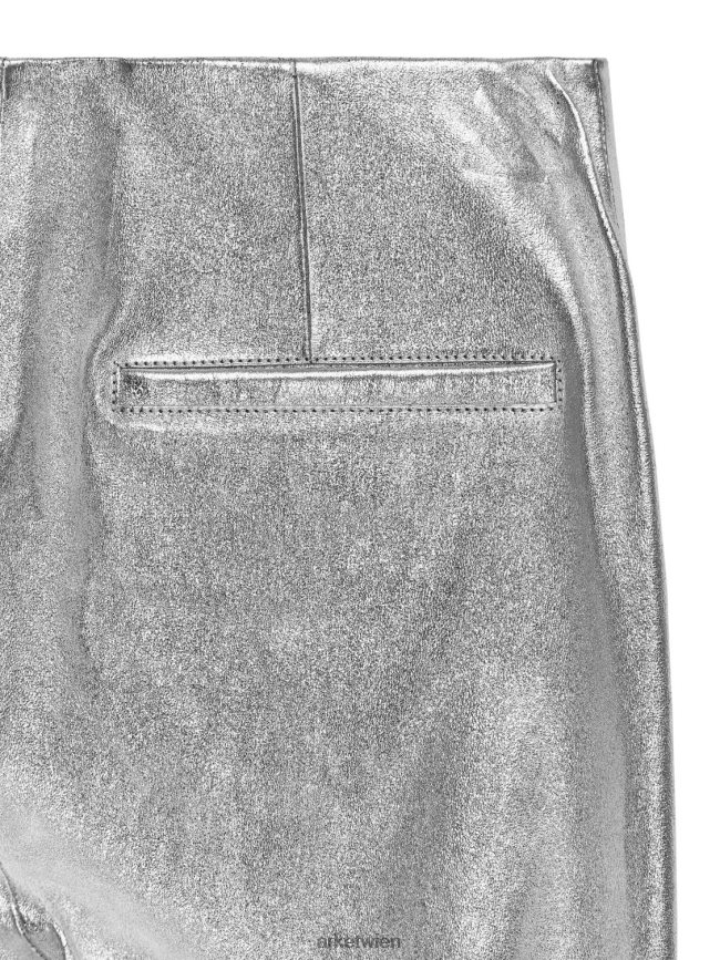 ARKET Kurze Hose aus Stretch-Leder Silber Frauen 8RF08T219 Kleidung