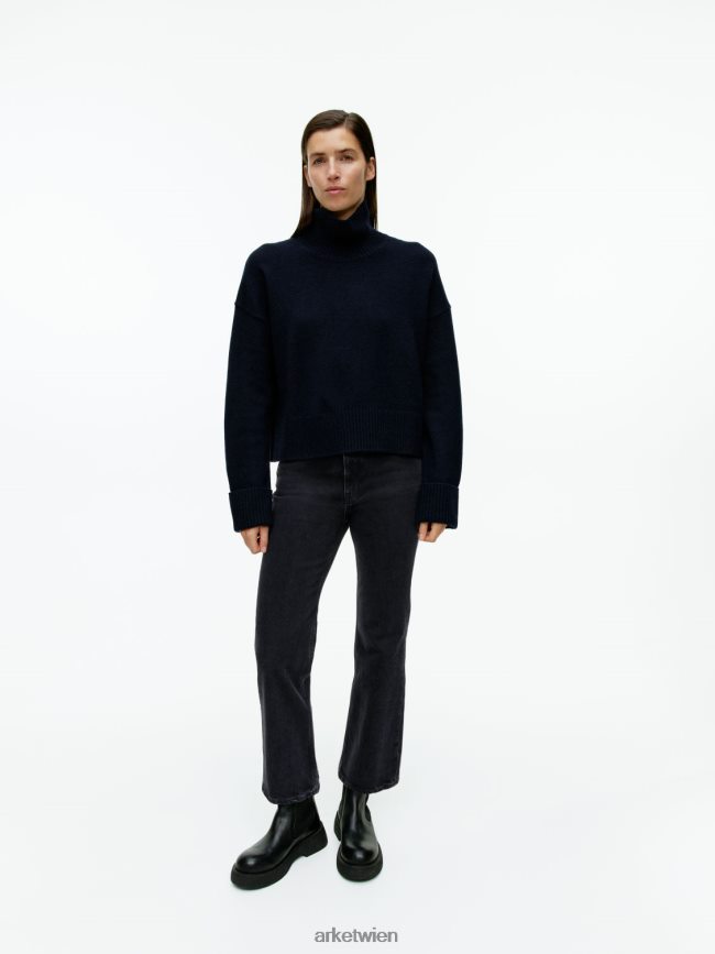 ARKET Kurze, ausgestellte Stretchjeans mit Farnmuster Vintage-Schwarz Frauen 8RF08T146 Kleidung