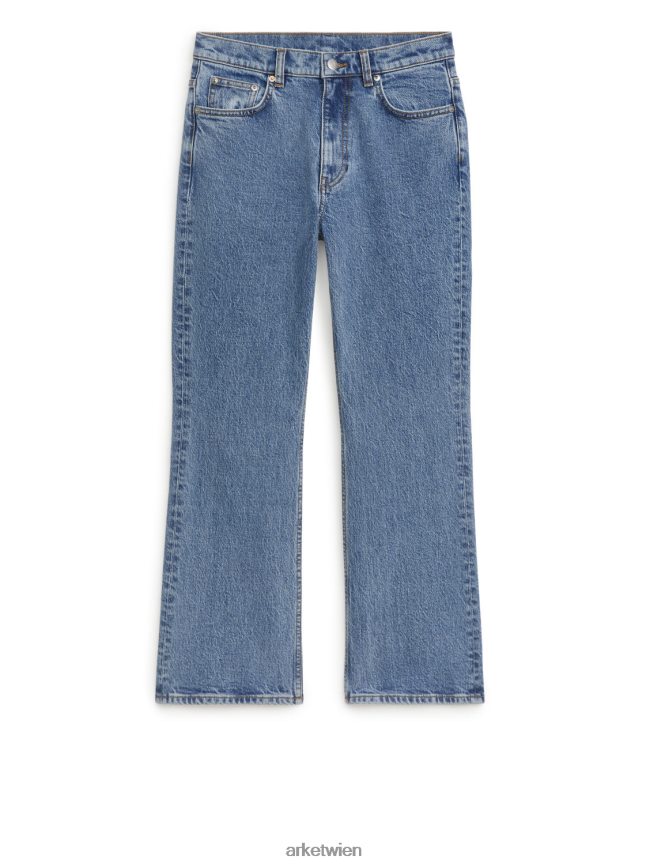 ARKET Kurze, ausgestellte Stretchjeans mit Farnmuster hellblau Frauen 8RF08T162 Kleidung