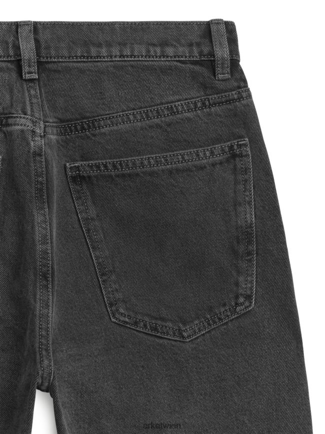 ARKET Kurze, schmal geschnittene Jade-Jeans schwarz gewaschen Frauen 8RF08T164 Kleidung