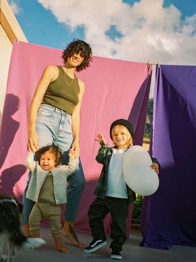 ARKET Geripptes Racer-Tanktop dunkelgrün Frauen 8RF08T290 Kleidung