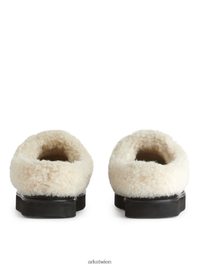 ARKET Hausschuhe aus Lederflor schwarz/cremeweiß Frauen 8RF08T524 Schuhwerk