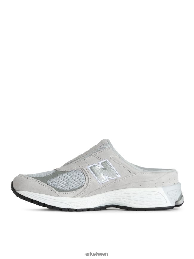 ARKET New Balance 2002r Pantoletten grau/maulwurf/weiß Frauen 8RF08T671 Schuhwerk