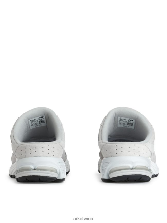 ARKET New Balance 2002r Pantoletten grau/maulwurf/weiß Frauen 8RF08T671 Schuhwerk