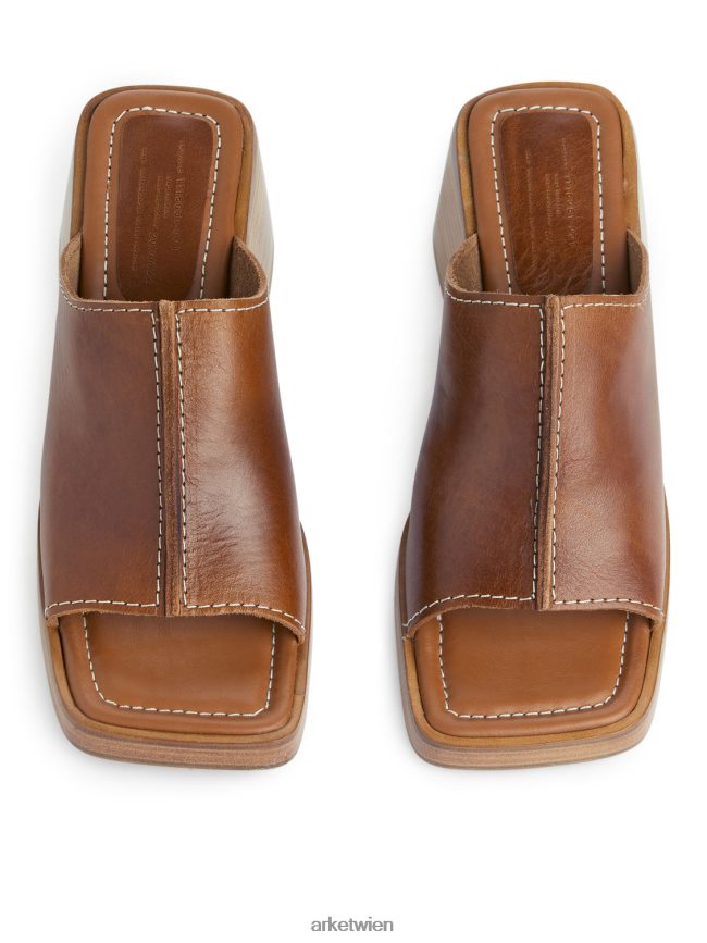 ARKET klobige Lederpantoletten Cognac Frauen 8RF08T690 Schuhwerk