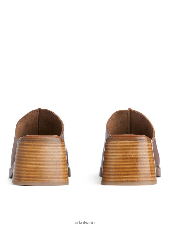 ARKET klobige Lederpantoletten Cognac Frauen 8RF08T690 Schuhwerk