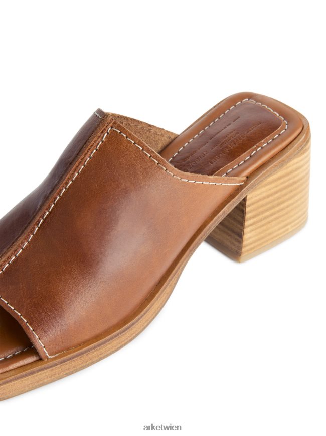 ARKET klobige Lederpantoletten Cognac Frauen 8RF08T690 Schuhwerk