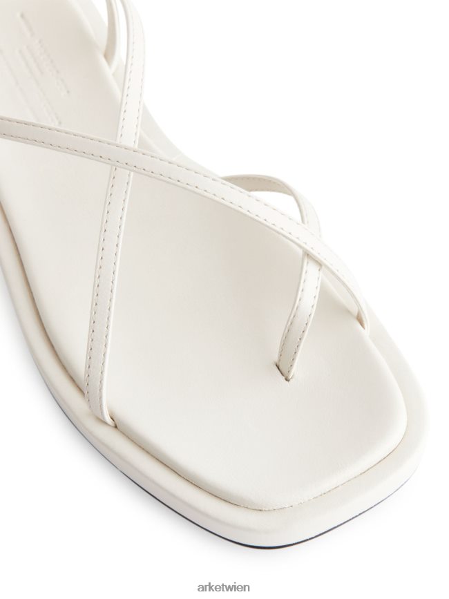 ARKET Sandalen mit Lederriemen Weiß Frauen 8RF08T632 Schuhwerk