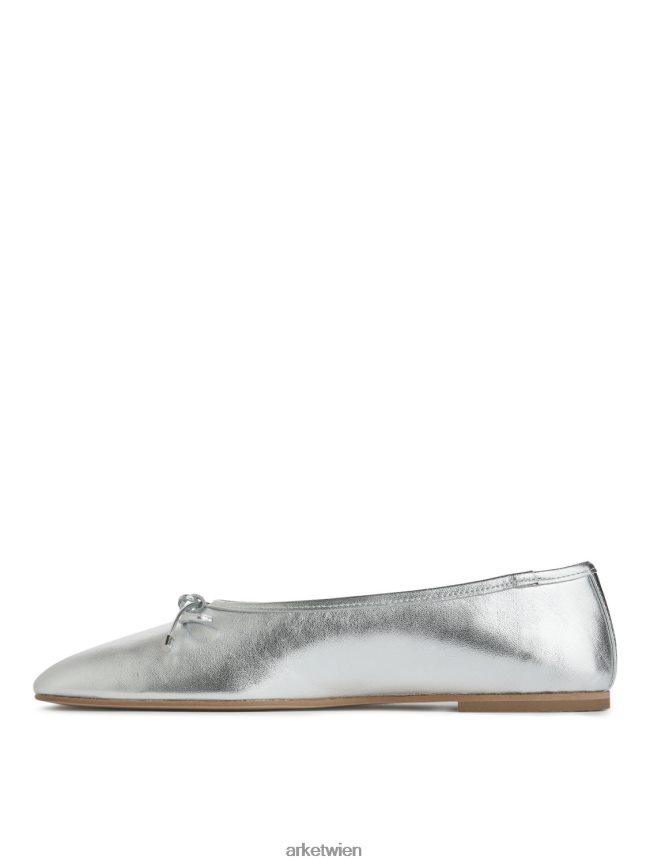 ARKET Ballerinas aus Leder Silber Frauen 8RF08T714 Schuhwerk
