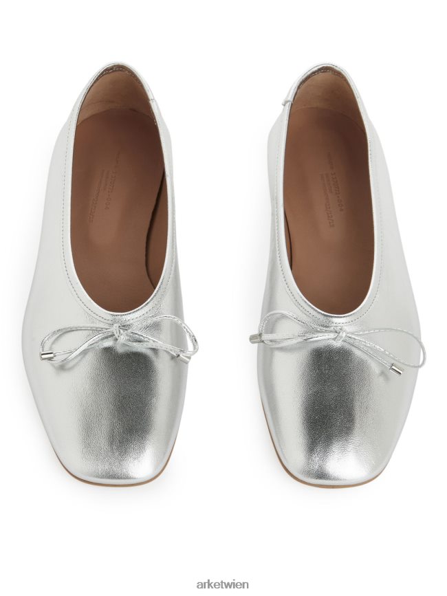 ARKET Ballerinas aus Leder Silber Frauen 8RF08T714 Schuhwerk