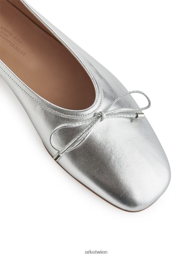ARKET Ballerinas aus Leder Silber Frauen 8RF08T714 Schuhwerk