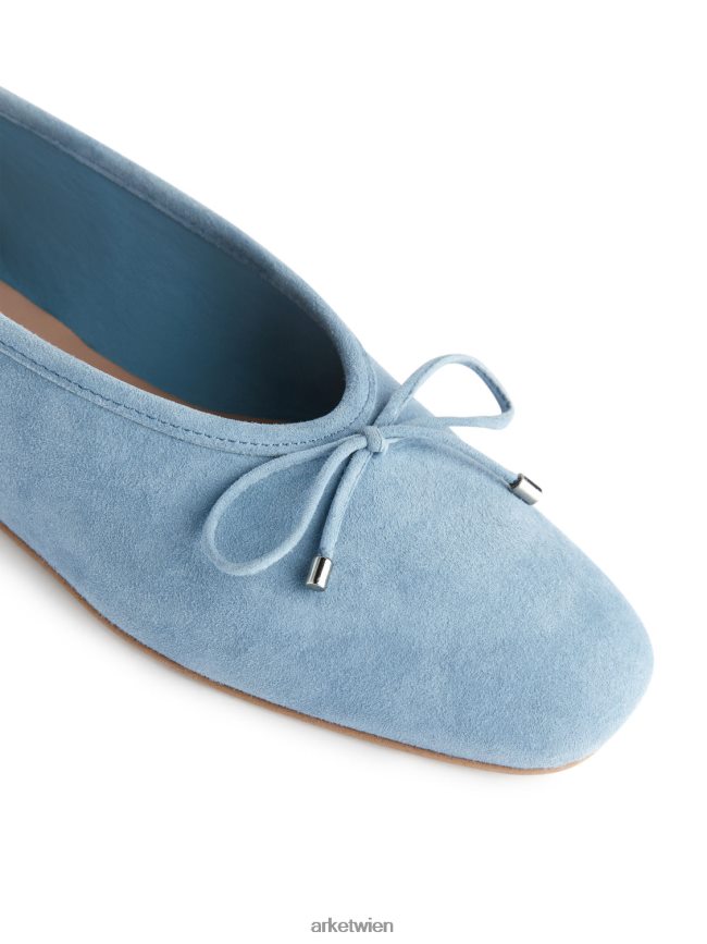 ARKET Wildleder-Ballerina hellblau Frauen 8RF08T716 Schuhwerk