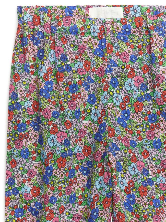 ARKET Allover-bedruckte Hose blau/geblümt Kinder 8RF08T1732 Kleidung