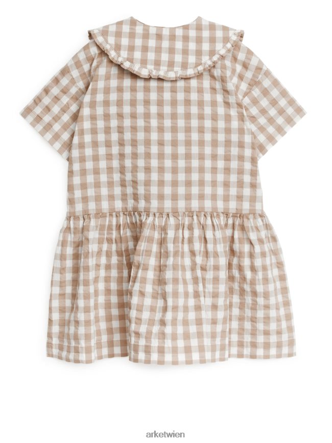 ARKET Kleid aus Seersucker mit Rüschenkragen beige/kariert Kinder 8RF08T1369 Kleidung