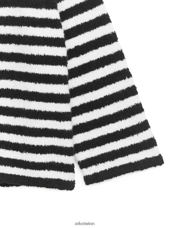 ARKET Flauschiger, kastenförmiger Pullover Schwarz-Weiss Kinder 8RF08T1523 Kleidung