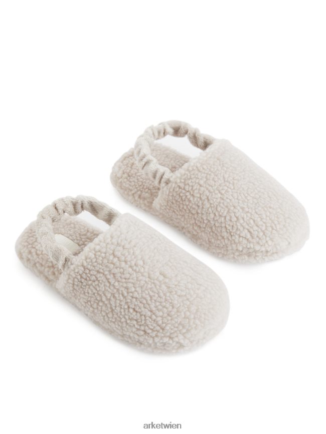ARKET Florpantoffeln cremefarben Kinder 8RF08T1414 Schuhwerk