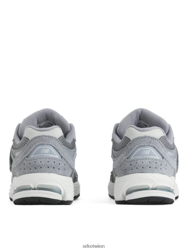 ARKET New Balance 2002 Jugendtrainer grau Kinder 8RF08T1404 Schuhwerk