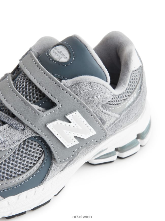 ARKET New Balance 2002 Jugendtrainer grau Kinder 8RF08T1404 Schuhwerk