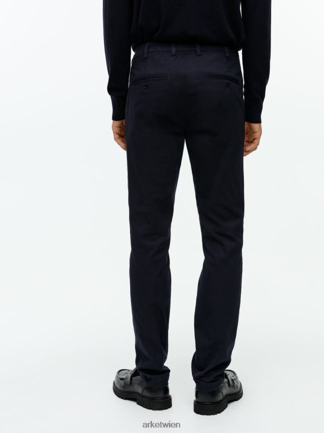ARKET schmale Chinohose aus Baumwolle Dunkelblau Männer 8RF08T1069 Kleidung