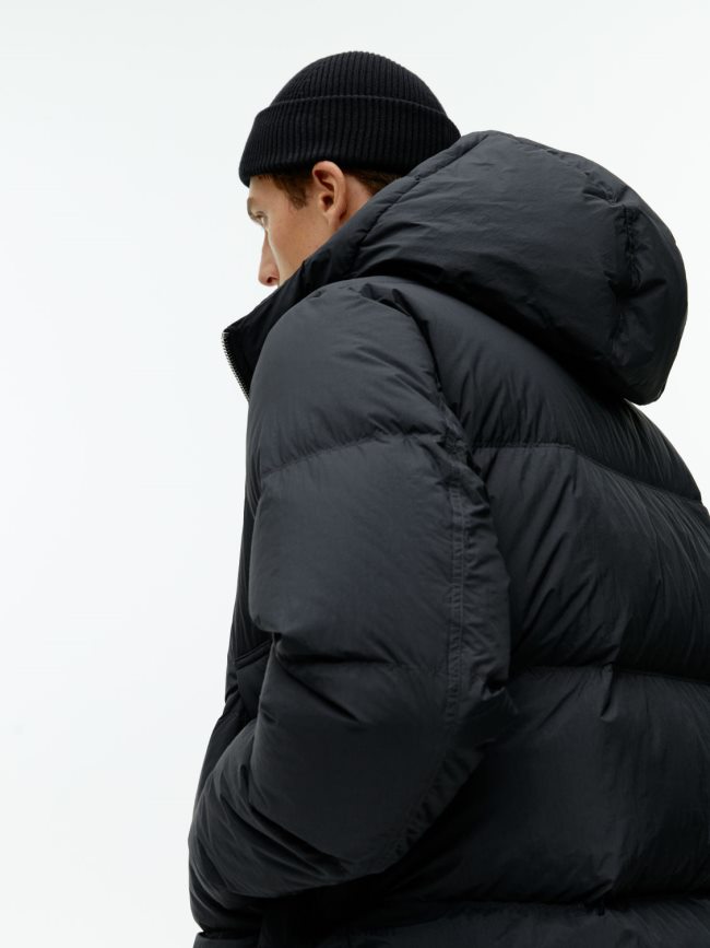 ARKET Daunenpufferjacke Schwarz Männer 8RF08T1172 Kleidung