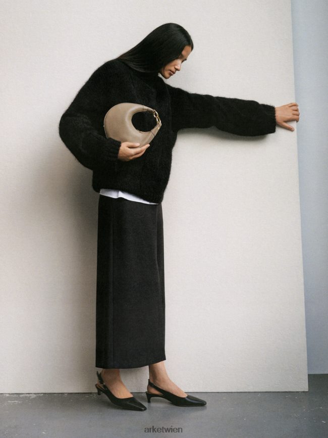 ARKET Halbmond-Ledertasche Beige unisex 8RF08T758 Taschen