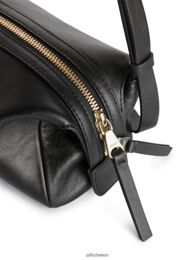ARKET Kastenförmige Umhängetasche aus Leder Schwarz unisex 8RF08T744 Taschen
