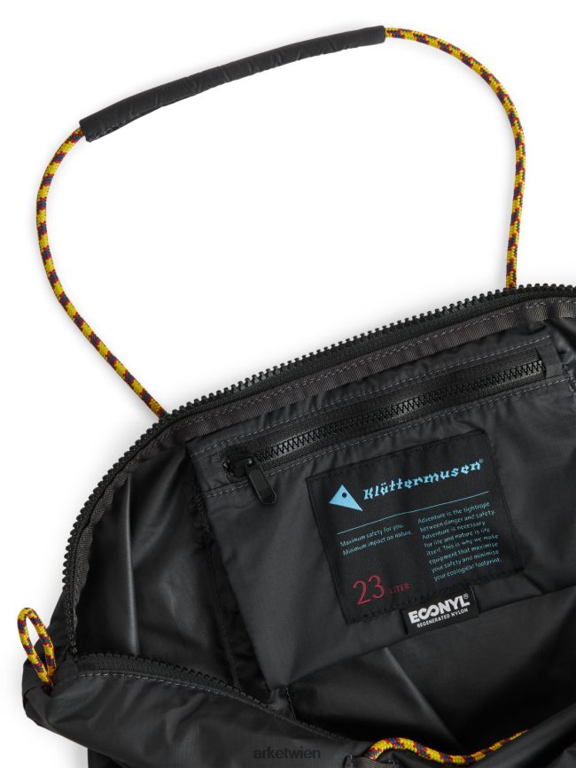 ARKET Klattermusen Gebo-Einkaufstasche Schwarz unisex 8RF08T1212 Taschen