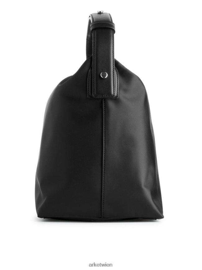 ARKET Umhängetasche aus Leder mit Details Schwarz unisex 8RF08T754 Taschen