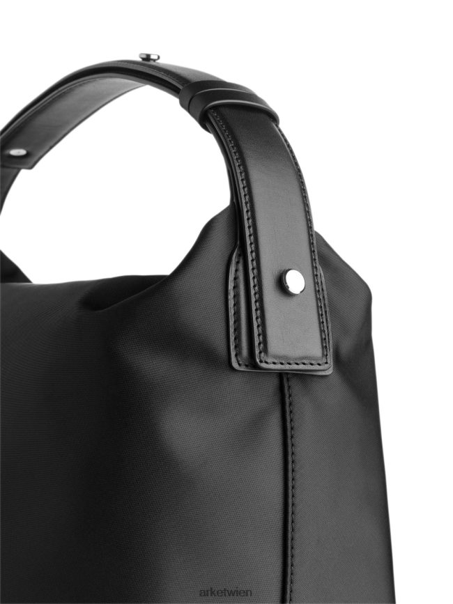 ARKET Umhängetasche aus Leder mit Details Schwarz unisex 8RF08T754 Taschen